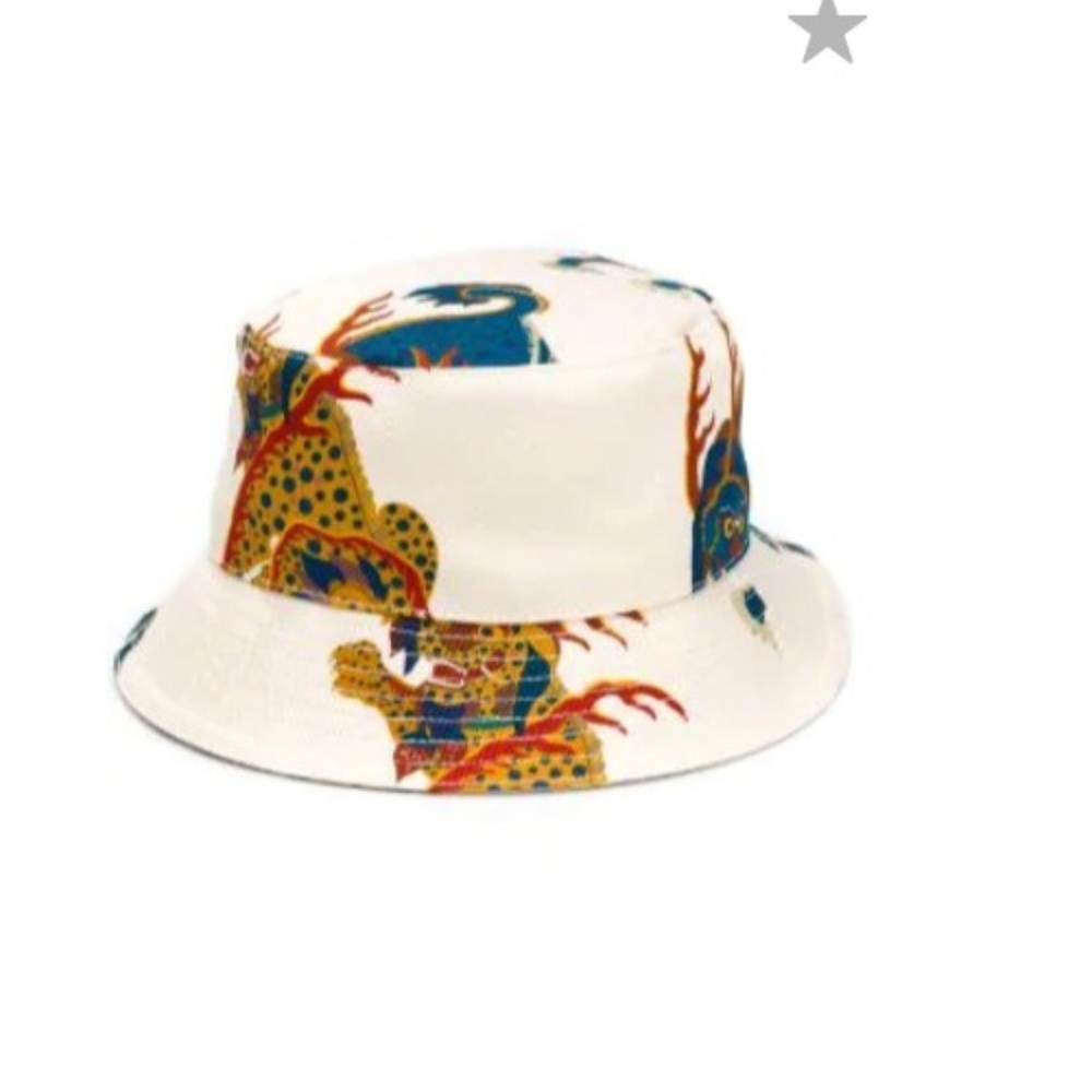 bucket hat